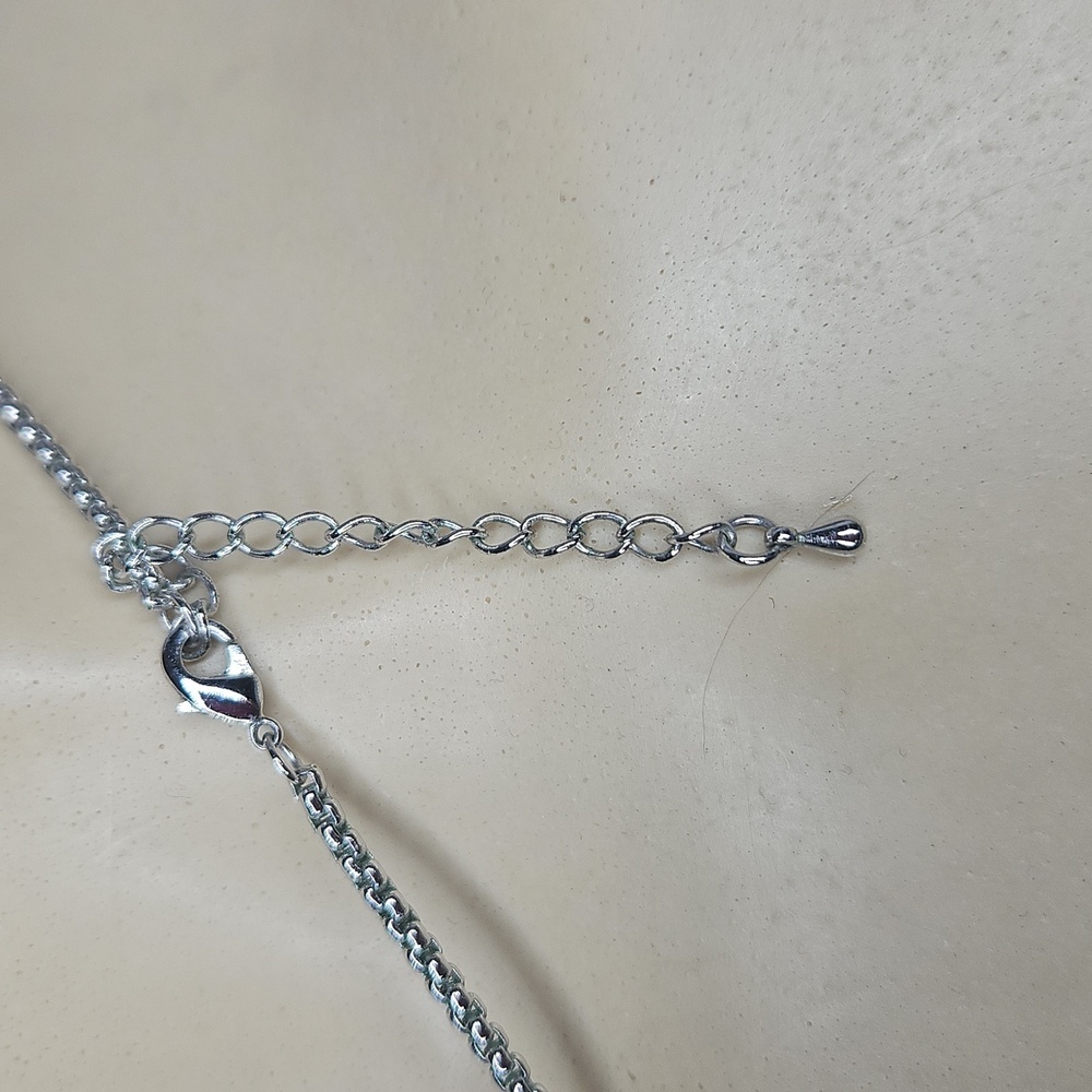Modern Silver and Green Geometric Necklace - Picture 5 of 8